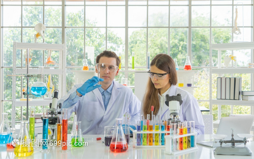 科學與共生的未來 一對西方科學家夫婦的疫苗研發之旅